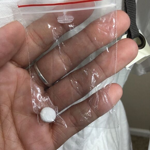 Hinge Eyelet Ruffle Top in Ivory B14 - Picture 5 of 5